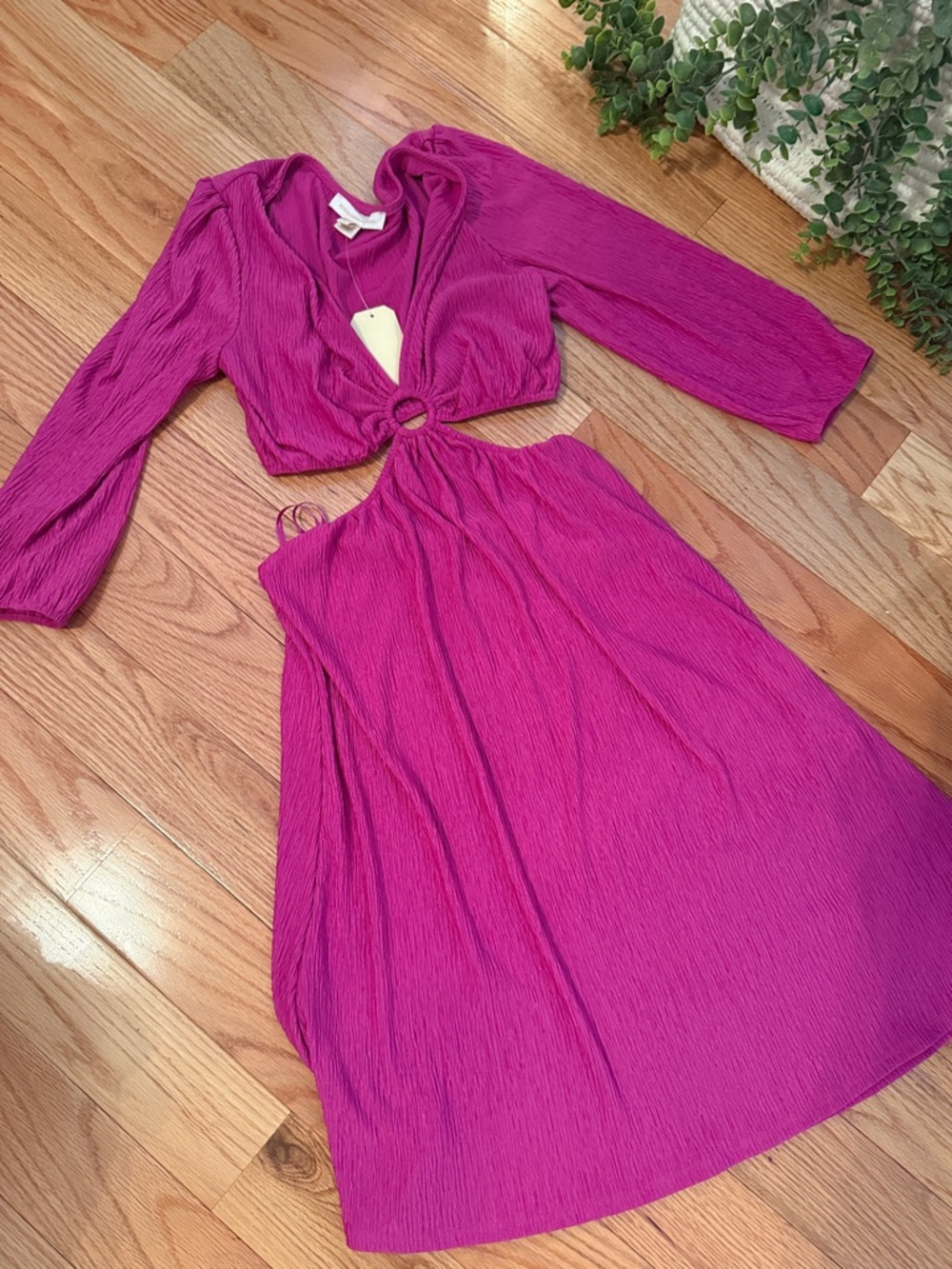 MONTEAU NWT Fushia Open Belly Back Short Dress sz S